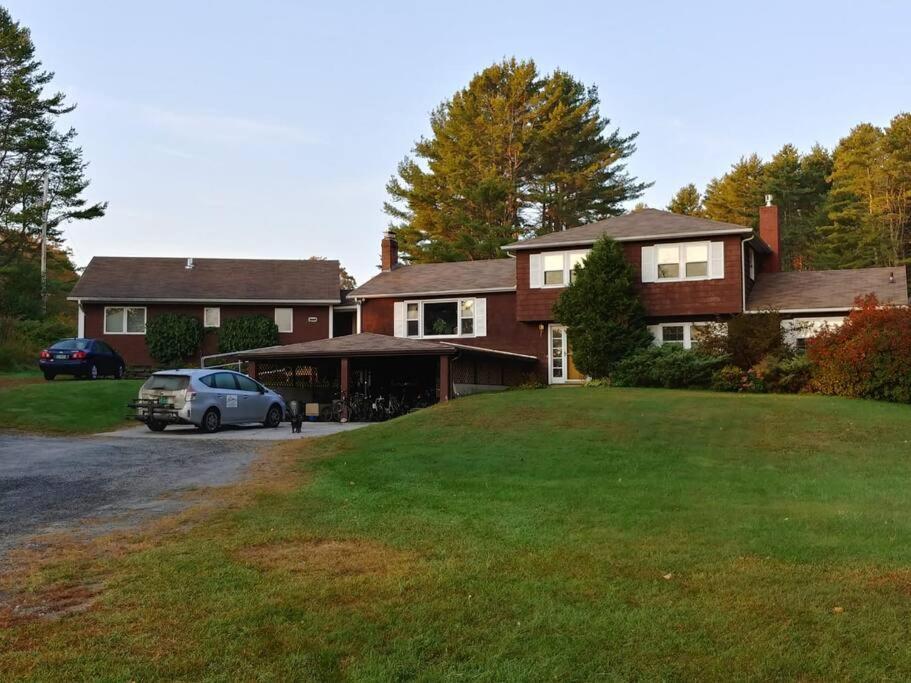Spacious Country Retreat Close To Town And Nature, Sylvana Farm Vt Apartment