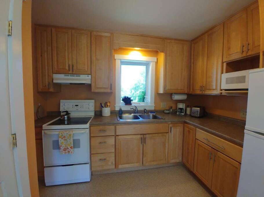Spacious Country Retreat Close To Town And Nature, Sylvana Farm Vt Apartment *